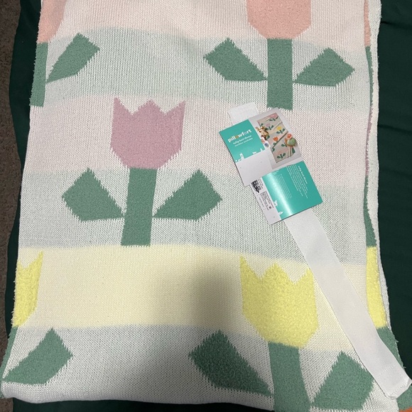 Pillowfort Tulip Knit Throw with Pastel Accents nwt - Picture 1 of 10